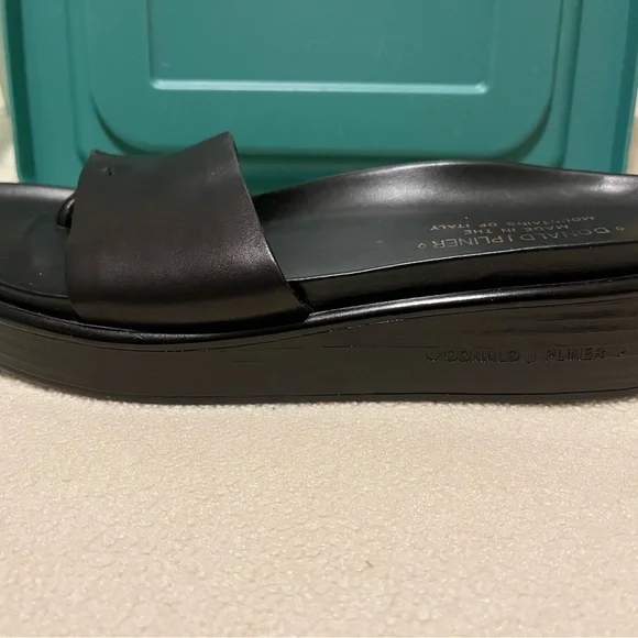 8.5 Donald Pliner leather sandals - Picture 5 of 6